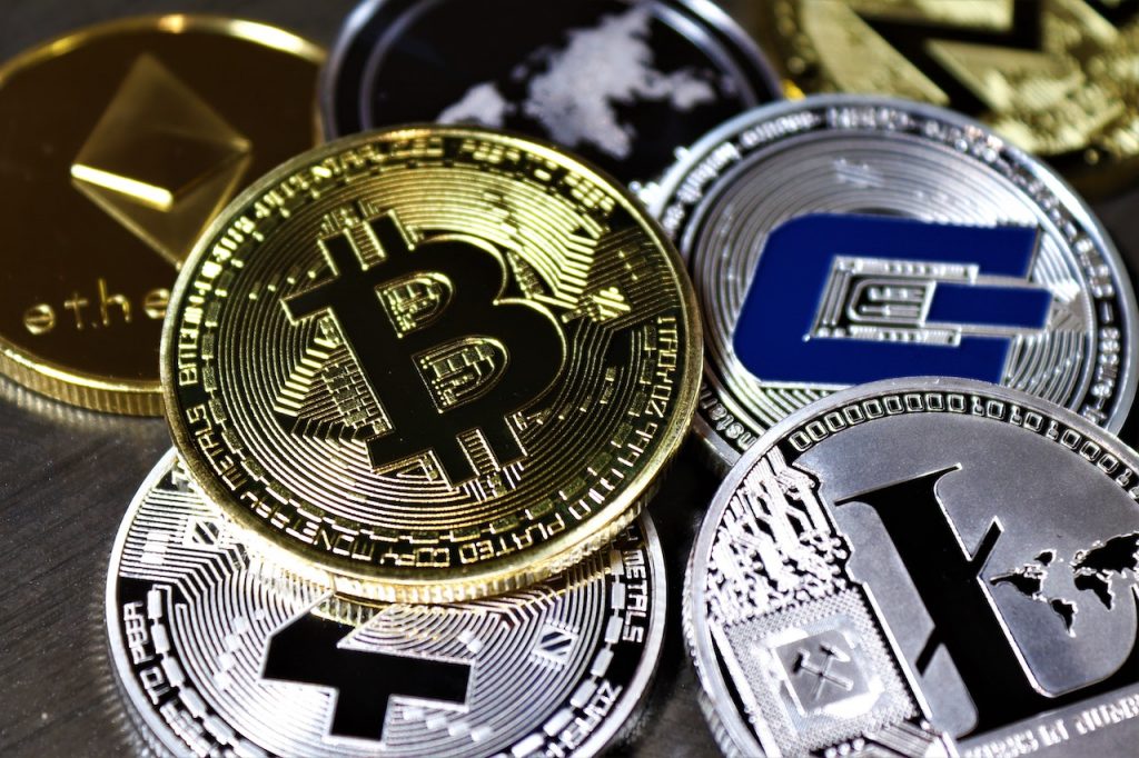 Crypto market stalls as Bitcoin's growth slows.