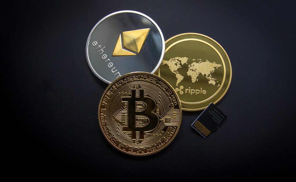The most prominent types of digital currencies are cryptocurrencies, central bank digital currencies (CBDCs), and stablecoins.